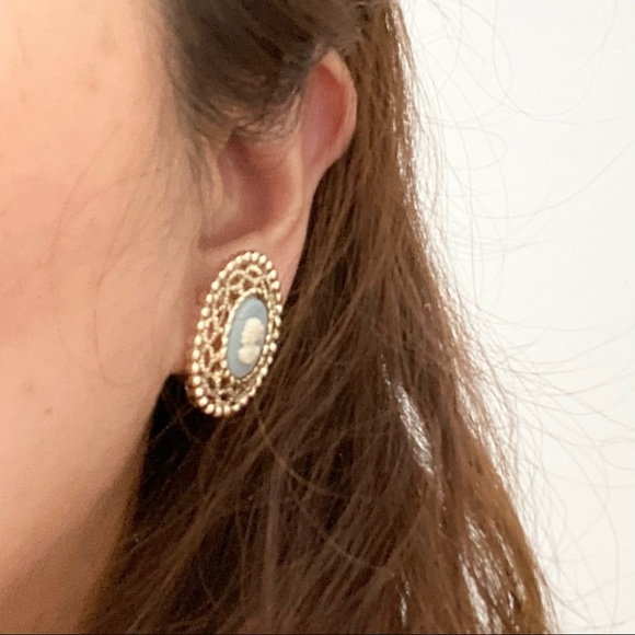 Vintage Sarah Coventry Cameo Earrings & Brooch - Picture 3 of 15